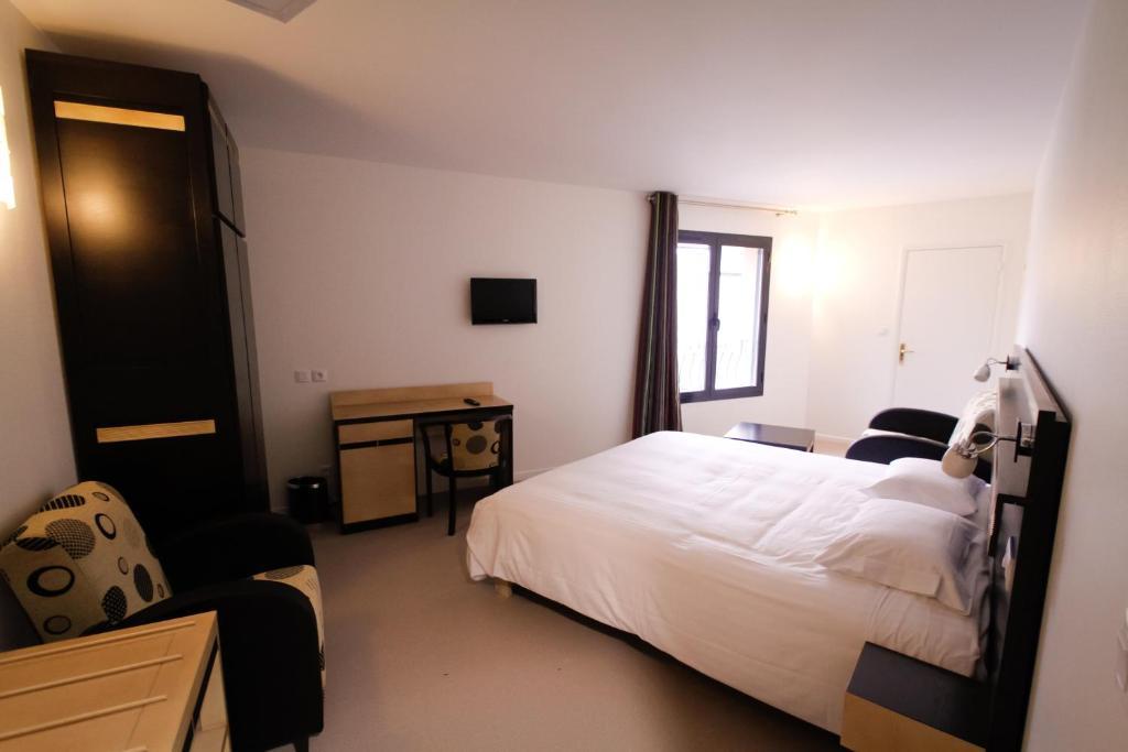 Logis Hotel Restaurant Auberge De La Xaintrie Saint-Privat  Rom bilde