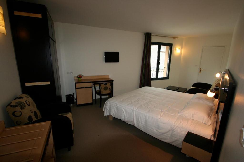 Logis Hotel Restaurant Auberge De La Xaintrie Saint-Privat  Rom bilde