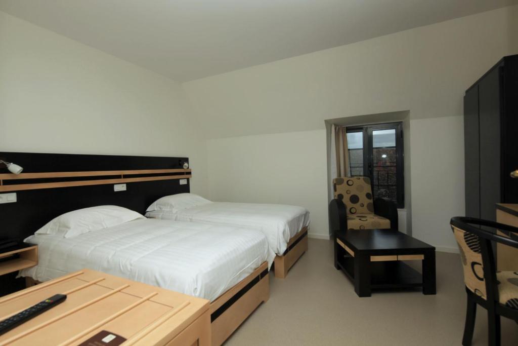 Logis Hotel Restaurant Auberge De La Xaintrie Saint-Privat  Rom bilde