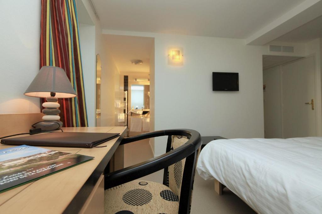 Logis Hotel Restaurant Auberge De La Xaintrie Saint-Privat  Rom bilde